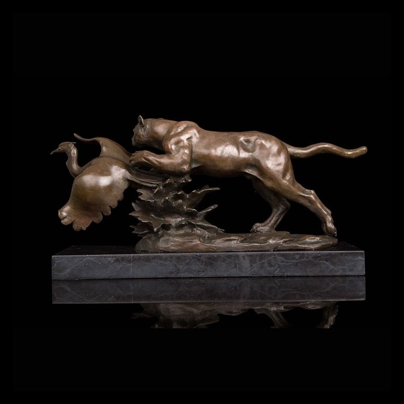 Estátua da Pantera de Bronze