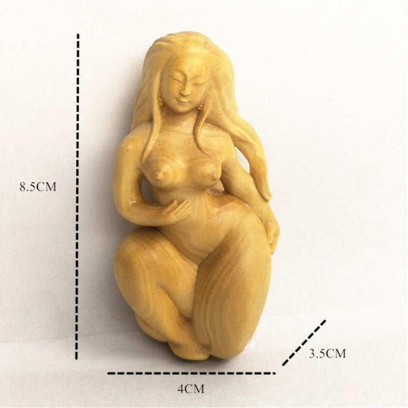 Estátua da mulher de madeira