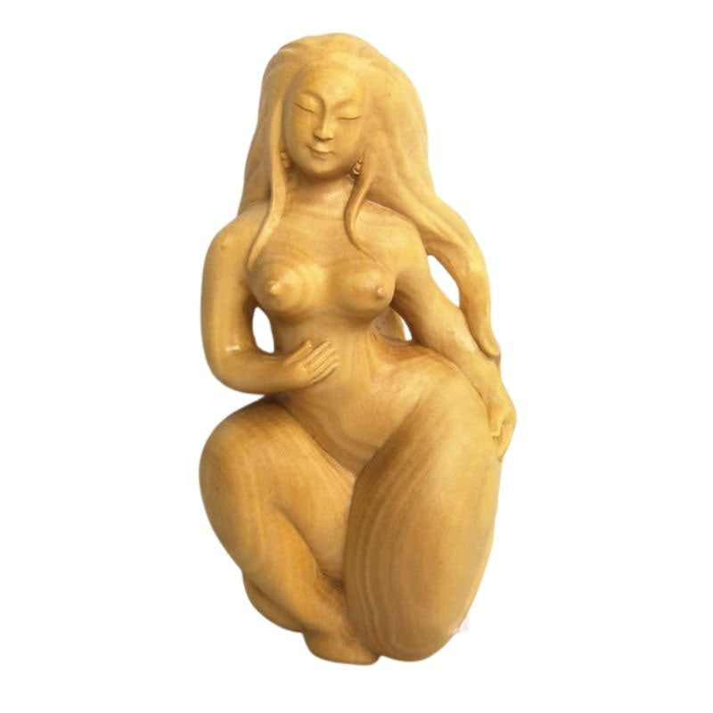 Estátua da mulher de madeira