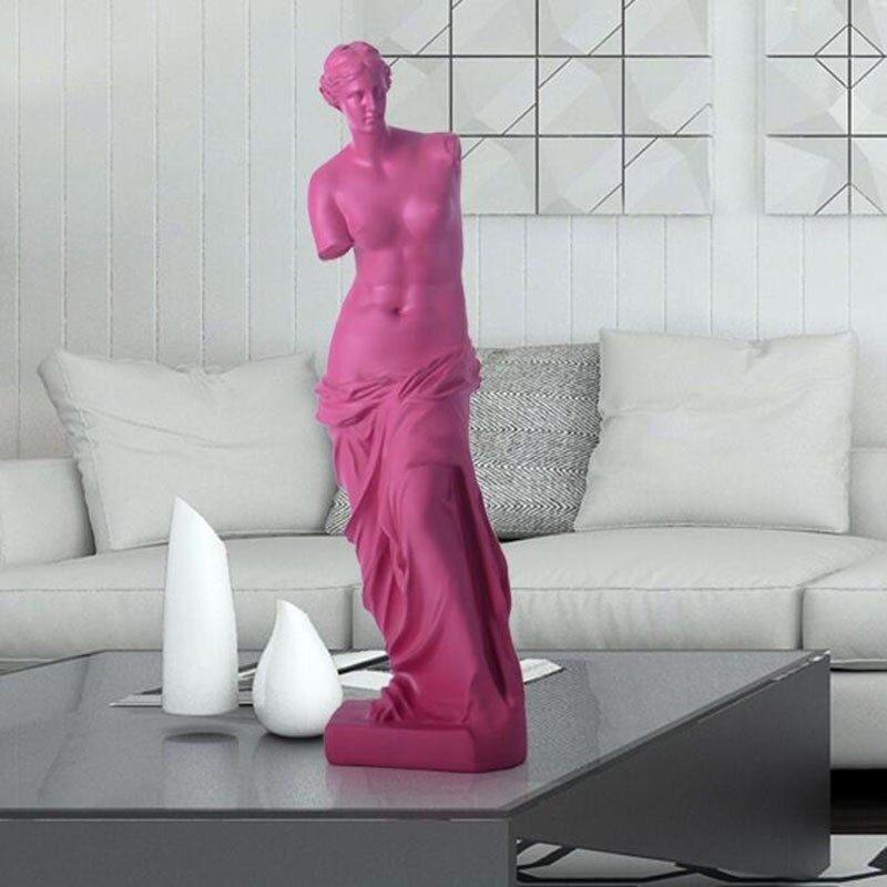 Estátua da mulher rosa grega