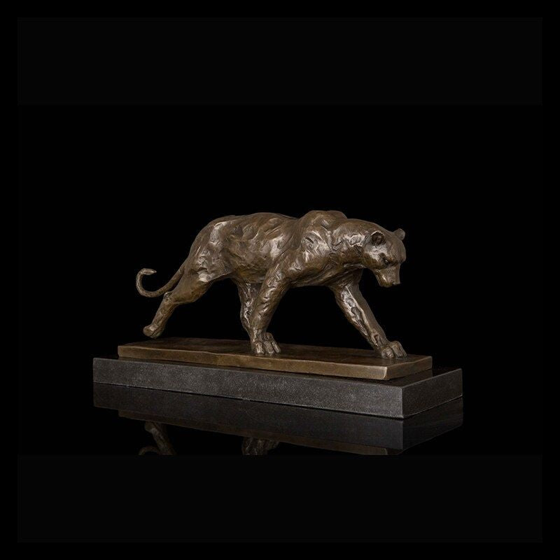 Estátua da Pantera de Bronze