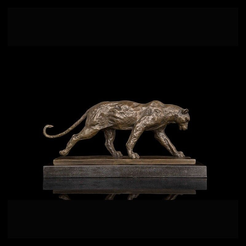 Estátua da Pantera de Bronze