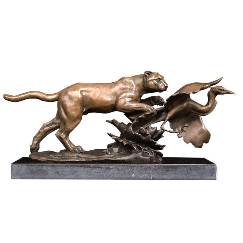 Estátua da Pantera de Bronze