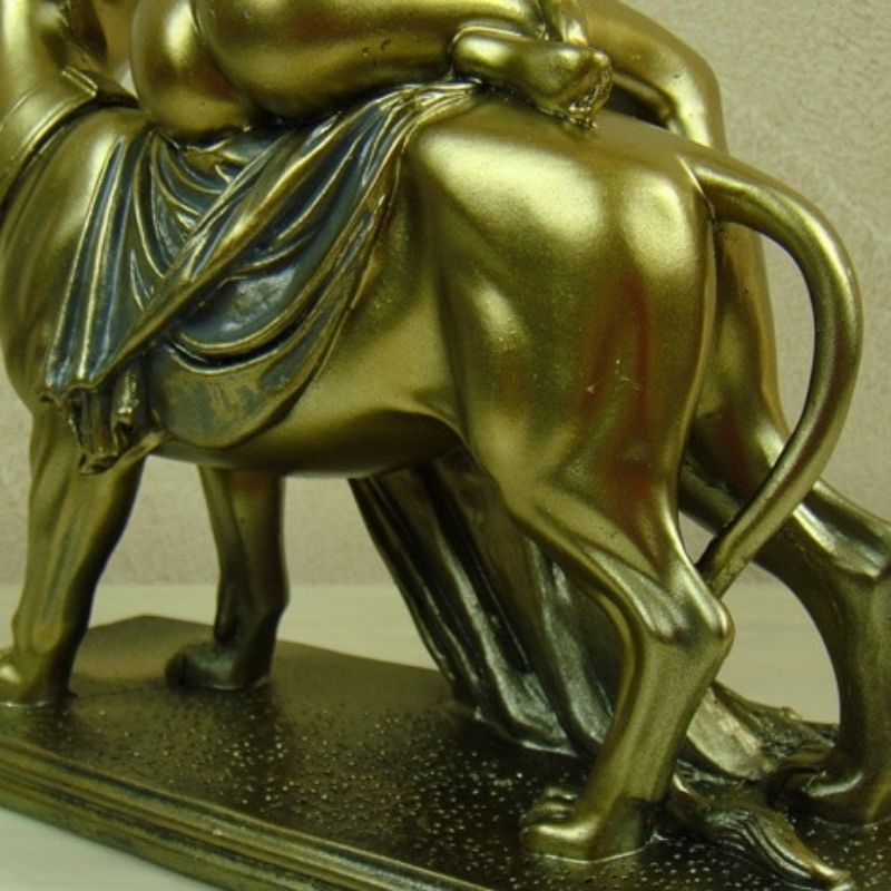 Estátua da Pantera de Mulher