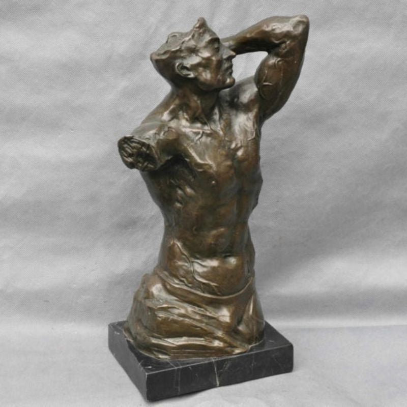 Estátua de bronze masculina