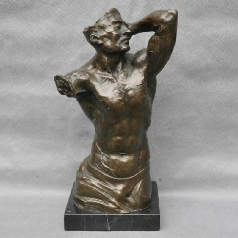 Estátua de bronze masculina