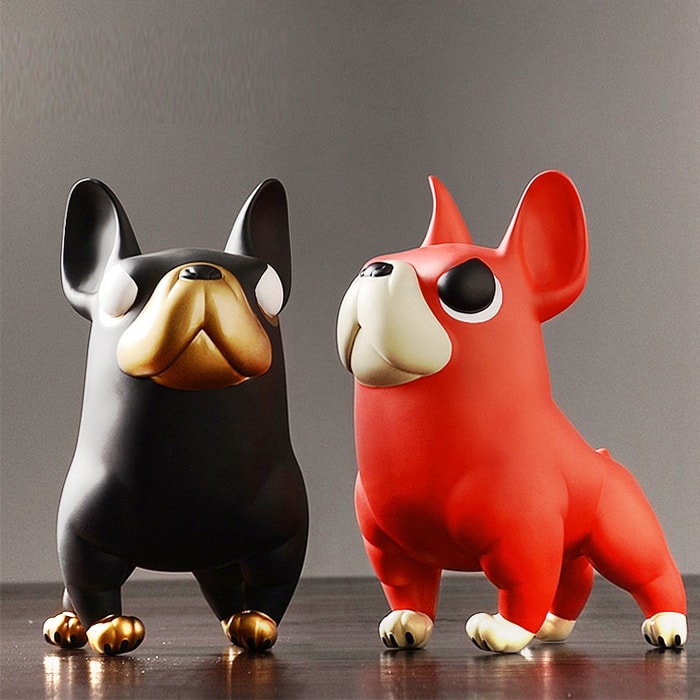 Estátua de cachorro kiki ferozmente