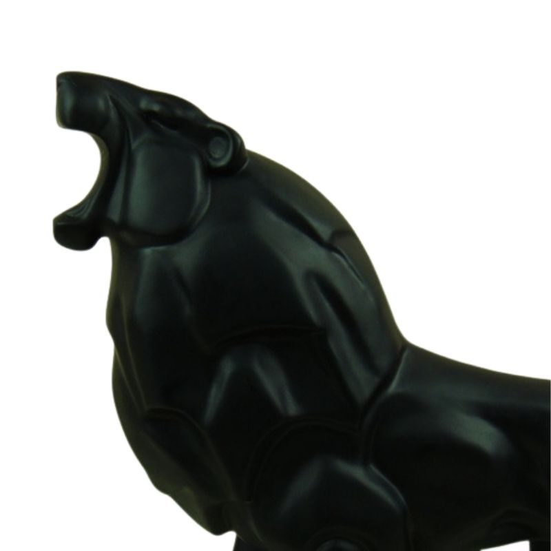 Estátua de leão enfurecida