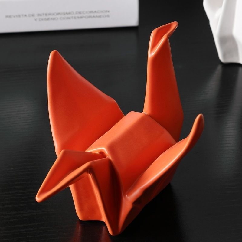 Estátua de origami de caçarola laranja