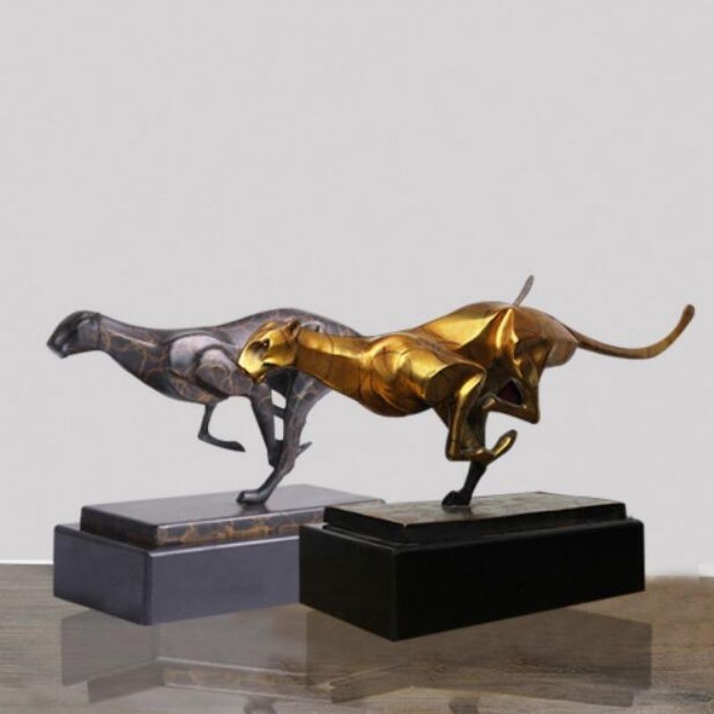 Estátua do Pantera de Gold Design